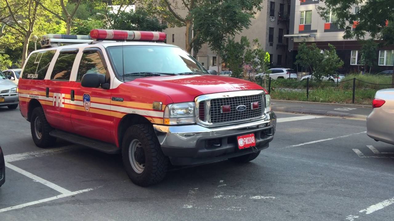 FDNY BATTALION CHIEF 4 TAKING UP FROM ODOR OF GAS CALL ON PIKE STREET IN TWO BRIDGES, MANHATTAN.