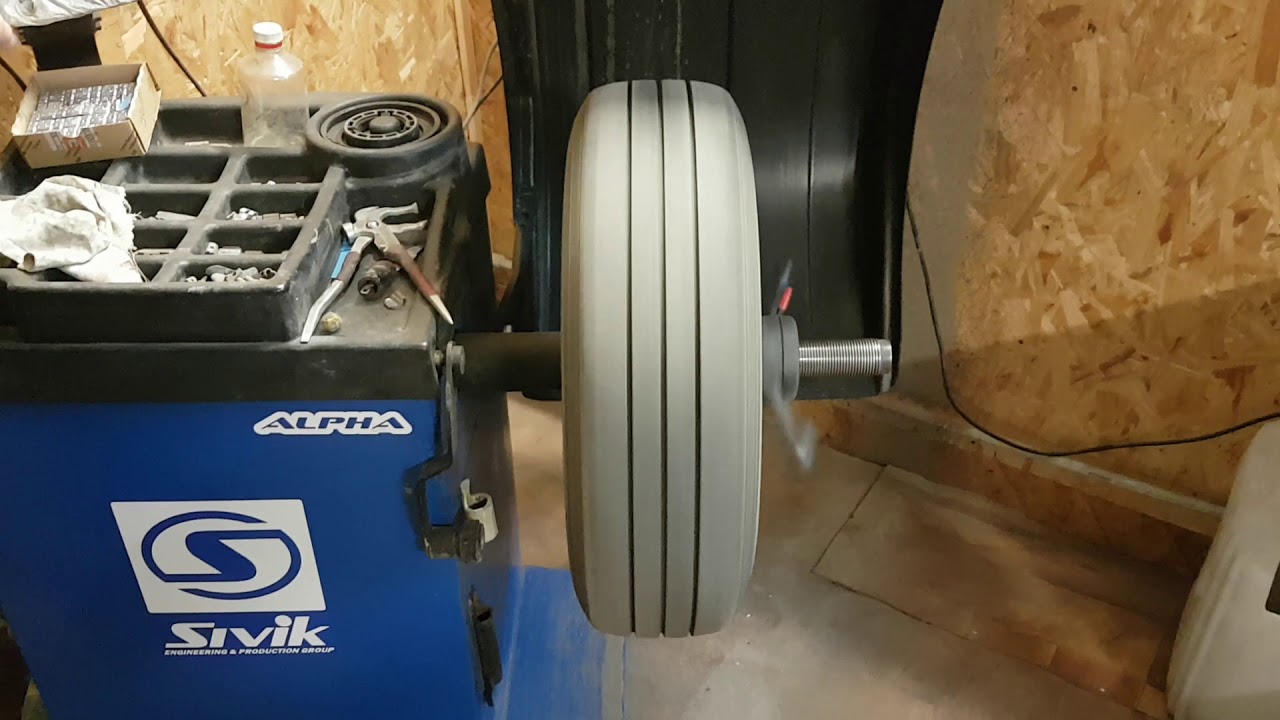 "Восьмерка" на штампованном диске - YouTube