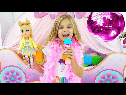 Diana Pretends to be a Singer with a new Doll Candy Town