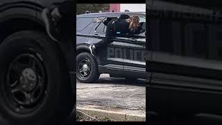Lady Escapes Police Car w/handcuffs on 🏃🏽‍♀️ #kitashah #escape #shortfeed #ytshorts #reactionvideo