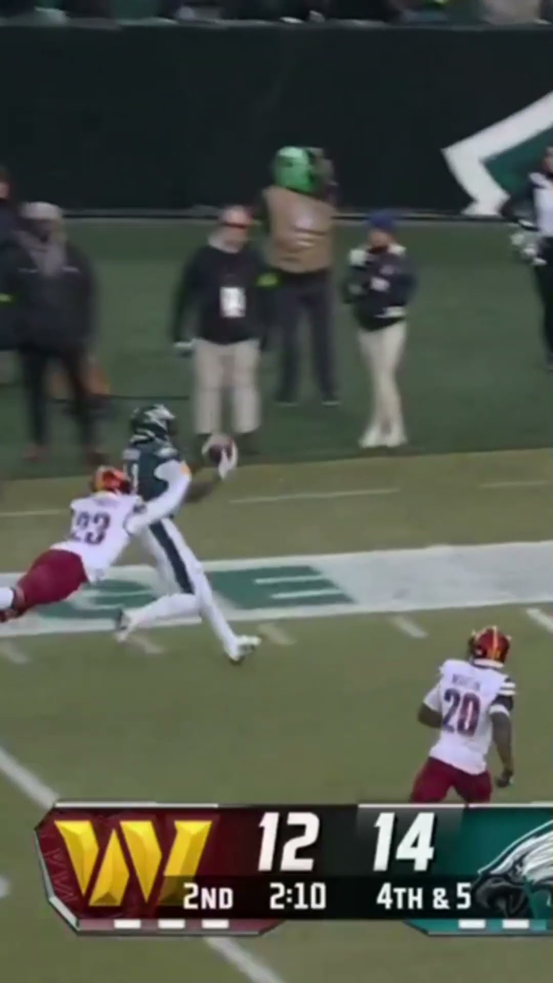 AJ Brown with ICE IN HIS VEINS on 4th down, WOW!!! ?? Eagles vs Commanders Highlights