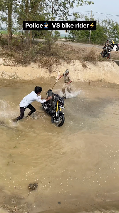MT15 bike Police vs bike rider 👮🏻‍♂️#viralvideo #rider #mt15bike #mt15 #shortsvideo #shorts #short