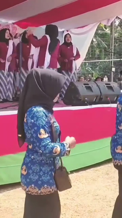 VIRAL..! MOMEN PADUAN SUARA LAGU JANG DIIRINGI JOGED KOMANDO PADA PERINGATAN HUT RI KE 79
