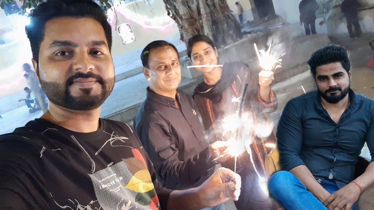 Hamara Diwali Ka Vlog |Diwali Celebration in Pakistan|Delhi Ki Rabri Ice Cream Khilai Mahesh Bhai Ne