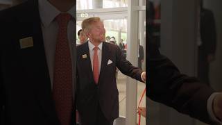 Willem-Alexander wordt welkomgeheten in Osaka 🇯🇵 #blauwbloed #osaka #willemalexander