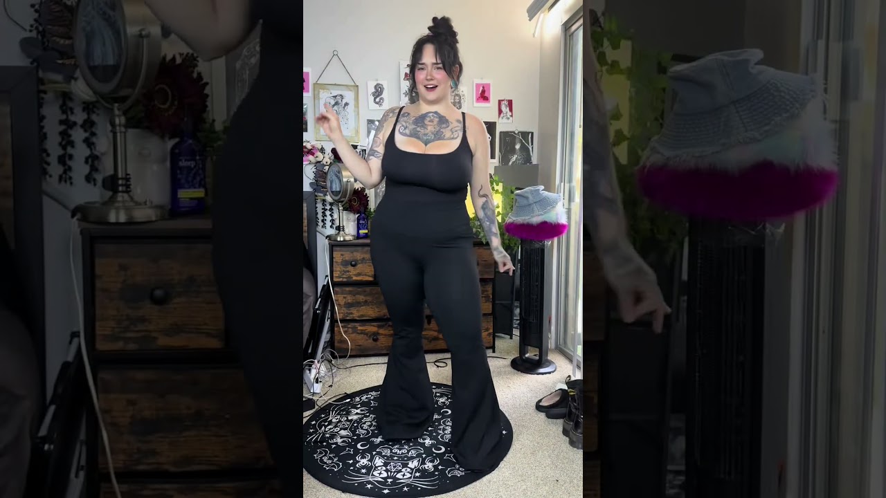 Flared Leggings in Plus Size: Trendy & Viral