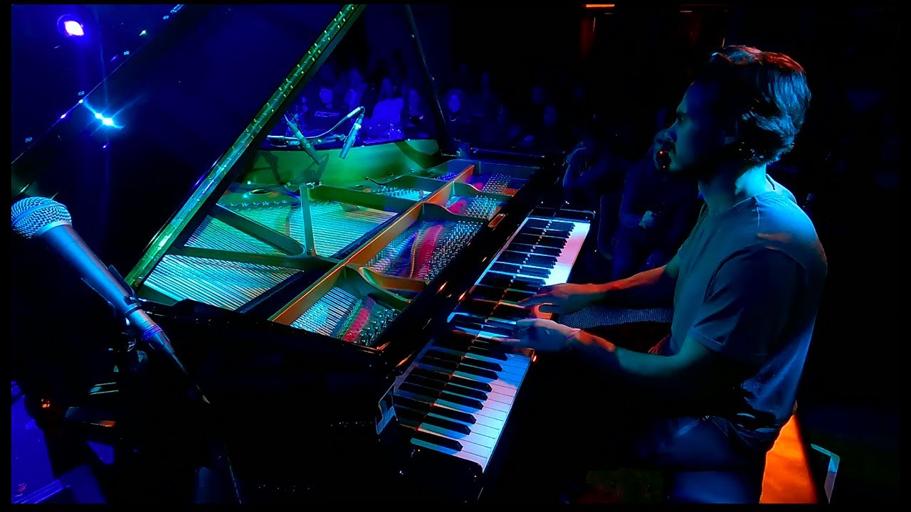 Al MacSween - Praxis (Live At The Royal Albert Hall's Elgar Room)