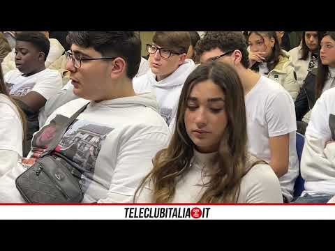 Video Pozzuoli, studenti e professori dell'Istituto Pareto ricordano Vincenzo Pepe