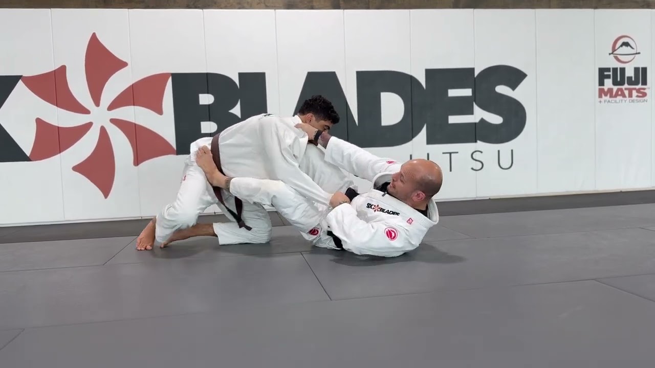 Abrir a Guarda com A Pegada na Gola e Manga