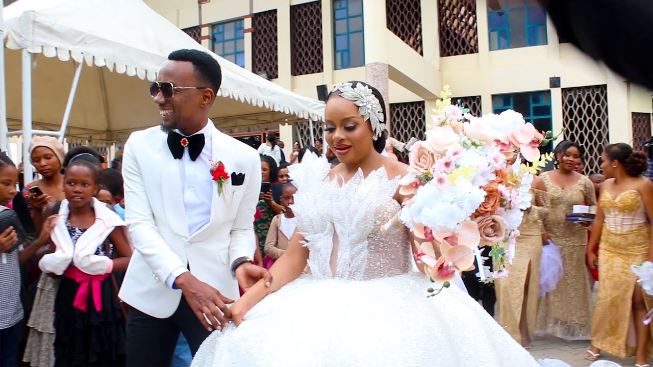 NANDY ALIVYO FANYA VITUKO KWENYE HARUSI YAKE KANISANI, BILNASI APAGAWA