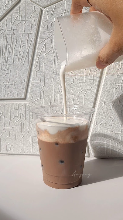 copying KOI’s Ovaltine Macchiato - same taste? #homecafe #ovaltine #diydrinks #shorts #xyzbca