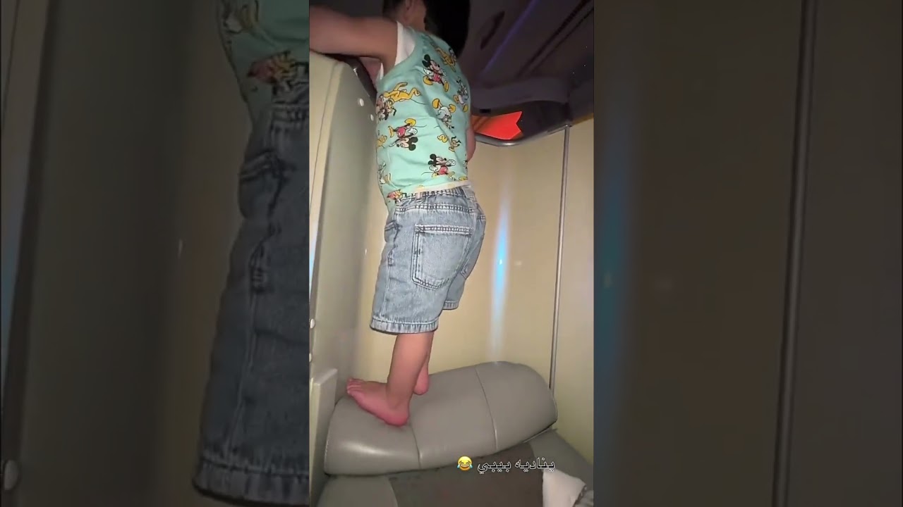 ادم صار عنده صديق في الطياره 😂