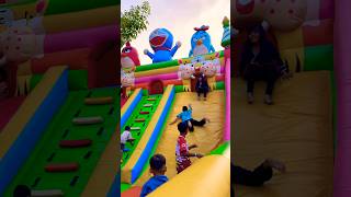 Bermain prosotan istana balon