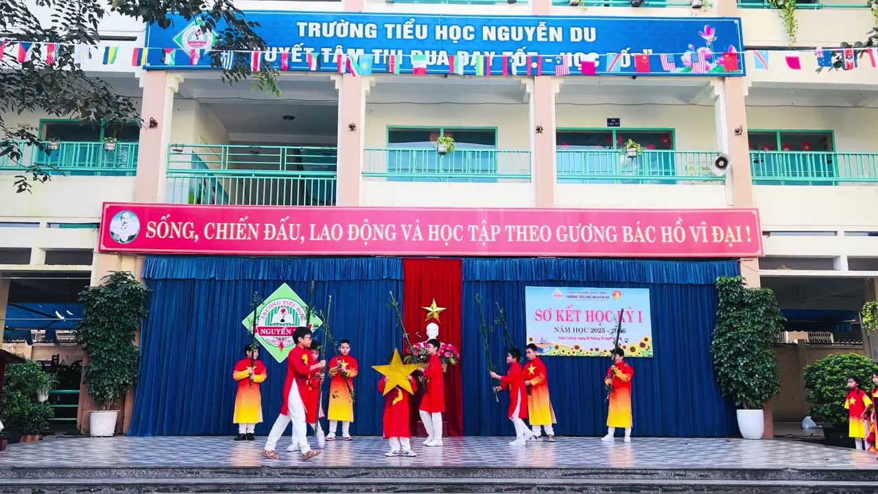 Múa Tinh hoa Việt Nam - TH Nguyễn Du - 5/7 Family