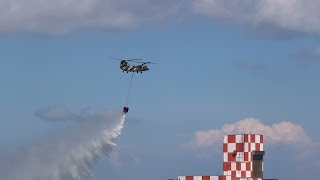 20140907 三沢基地航空祭 物資等けん吊 (Cargo Hoist Demo) [3D]