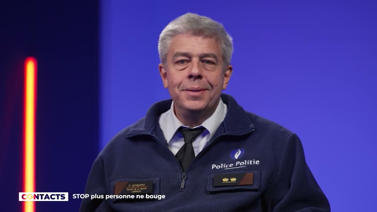 Contacts : Panel de la route : Stop, plus personne ne bouge !