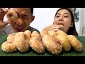 Let's eat The Most Delicious Malaysian Donuts....KUIH KERIA!!