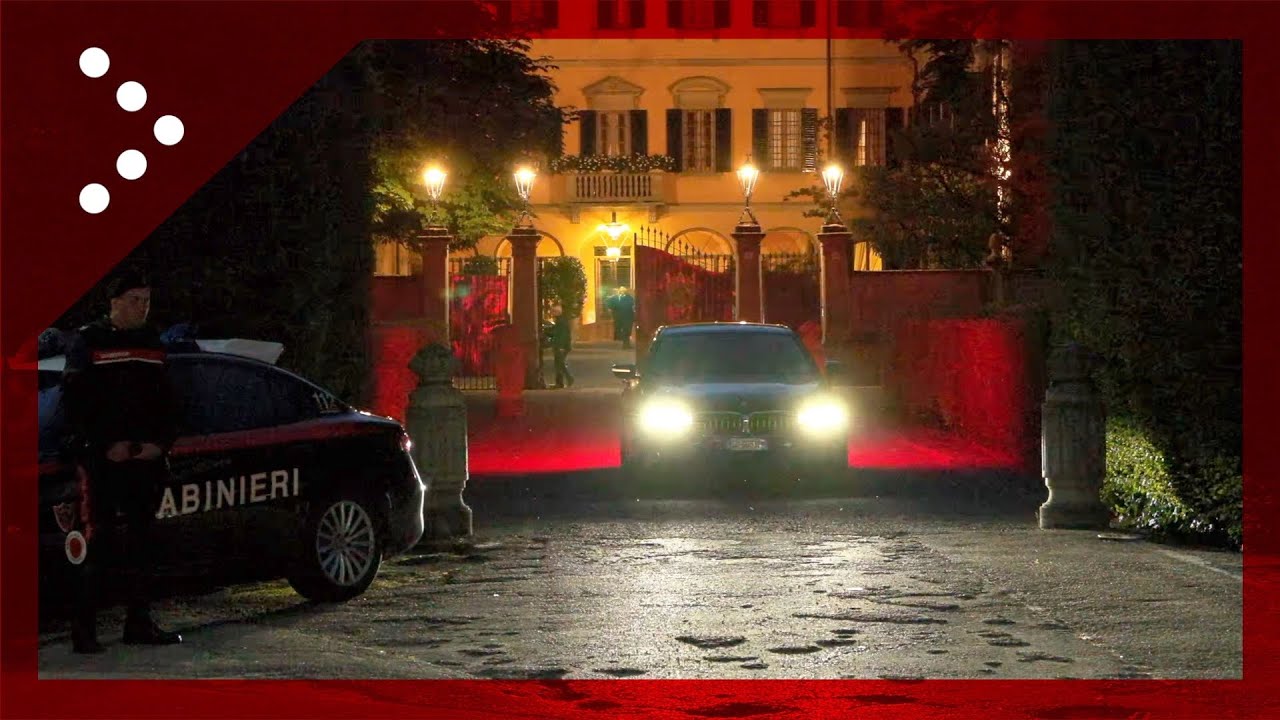 Addio a Silvio Berlusconi, via vai auto familiari e amici più stretti in serata