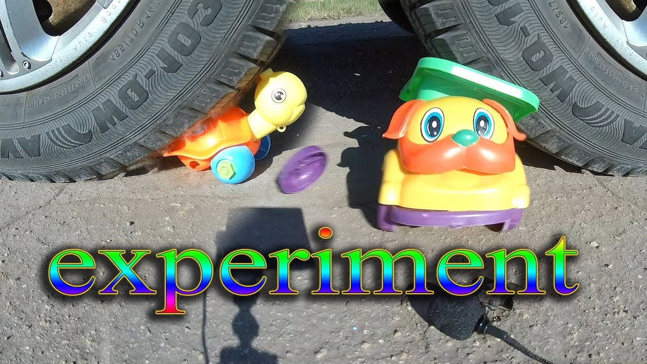 машинки давят игрушки. динозавр раздавил машину. человек моющий автомобиль. машина давит предметы колесом. трасологическая экспертиза транспортных средств.