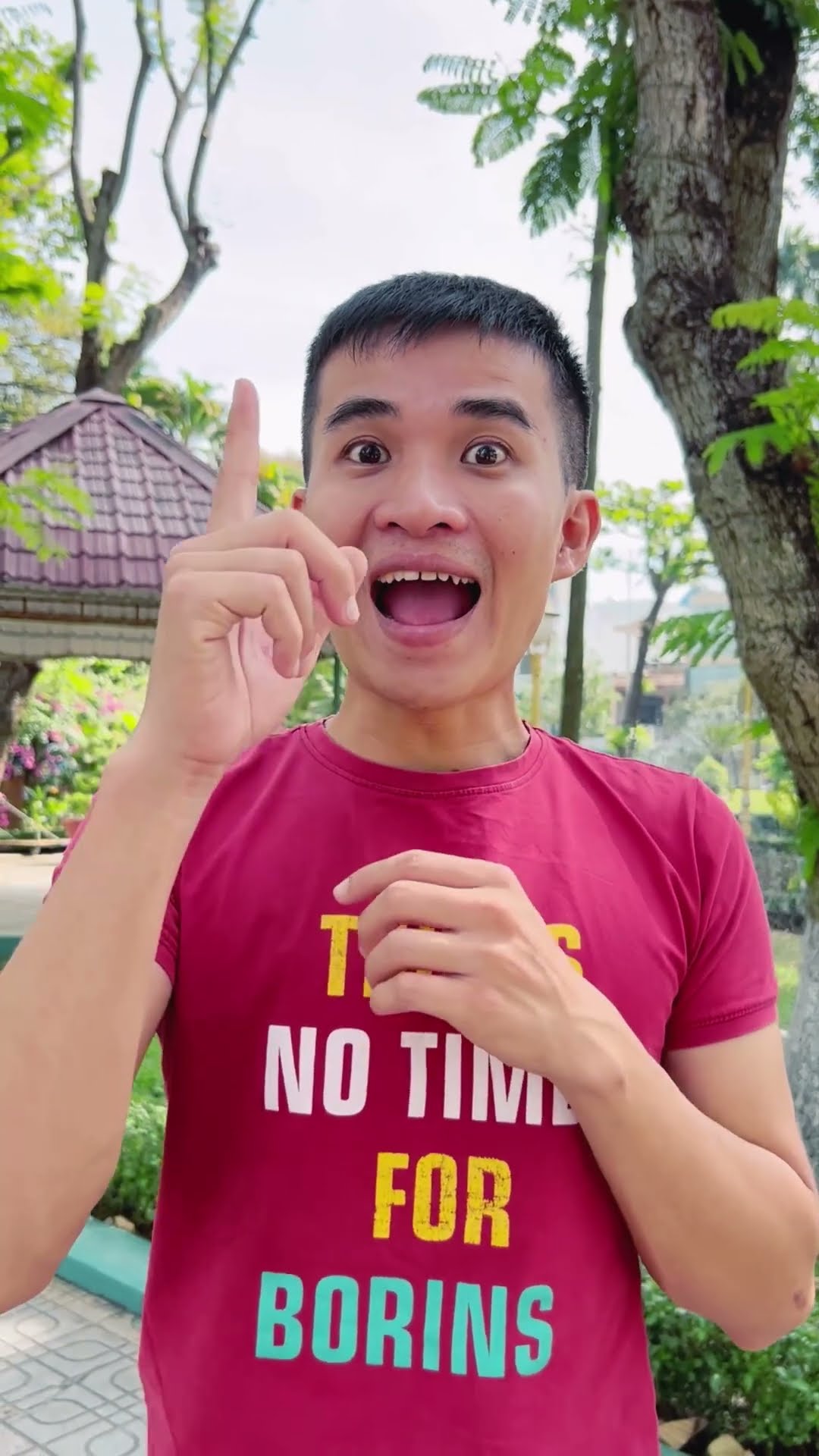 LNS - Linh Nhi đánh rơi cây kẹo ?? Dropped the Chupa chups candy #shorts