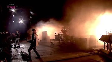 Arctic Monkeys - Do I Wanna Know Live Reading & Leeds Festival 2014 HD