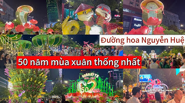 Đường hoa tết Ất Tỵ 2025 đông đúc mọi người vui xuân trong niềm hân hoan 50 năm mùa xuân thống nhất.