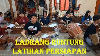 Ladrang Runtung; Gendhing Jawi. Kaum Muda katolik Petrus Paulus Klepu;Latihan Mengiringi Misa Natal.