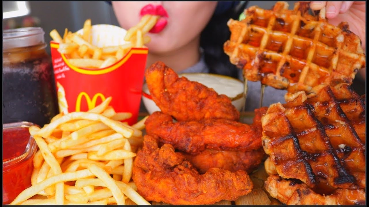 ASMR SPICY CHICKEN TENDERS + WAFFLES + MCDONALDS FRIES + COLA 炸鸡 咀嚼音