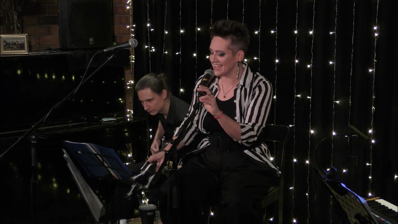 Стендап комик руслан белый. Indicator руслан белый. Руслан белый. Белый выступление. Concert place руслан белый.