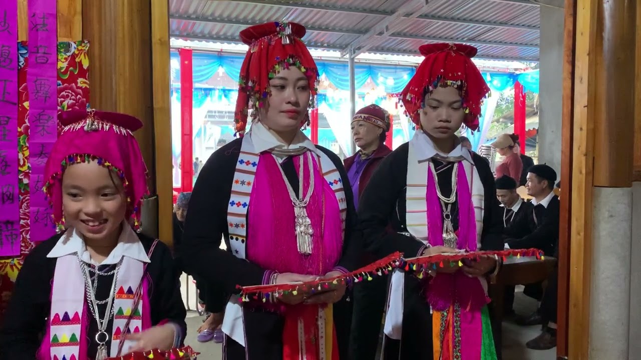 Hát đối đáp qua ải phụ mẫu trong đám cưới của người dao ở bản gốc lụ xã Xuân hoà tỉnh Lào Cai 