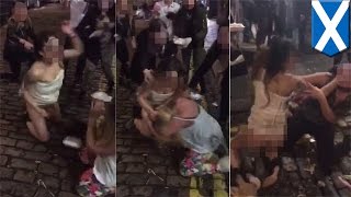 Dua Gadis Skotlandia Telanjang Di Luar Restoran Aberdeen - TomoNews Dua Gadis Skotlandia Telanjang Di Luar Restoran Aberdeen - TomoNews