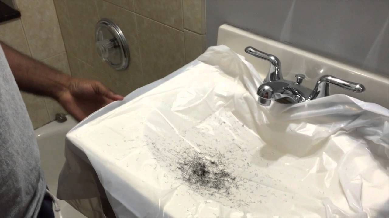 How To Clean Up The Bathroom Sink In 3 Seconds After Shaving