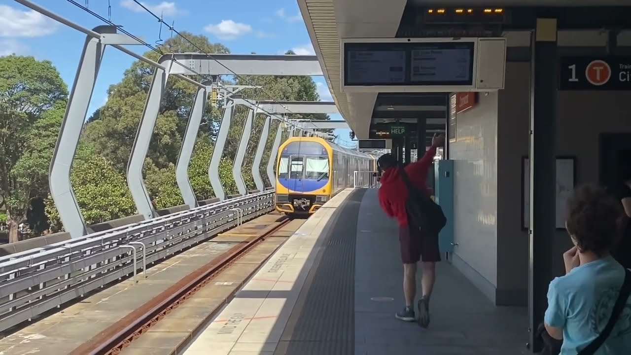 A ￼OSCAR empty train going to Eveleigh Hornsby yard  ￼please like subscribe  🙏 thank you ￼￼
