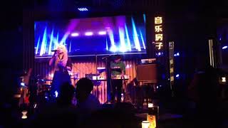 Natali Nitana Can’t help falling in love