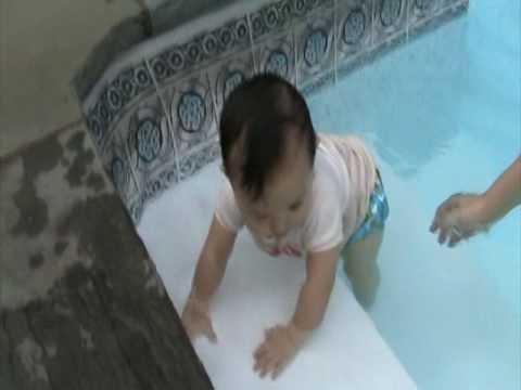 John Elee, first time in the pool - YouTube