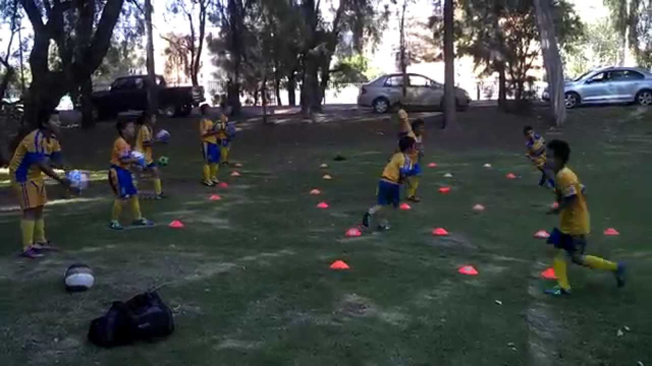 Entrenamiento de Futbol U9 Golpeo de cabeza Frontal YouTube