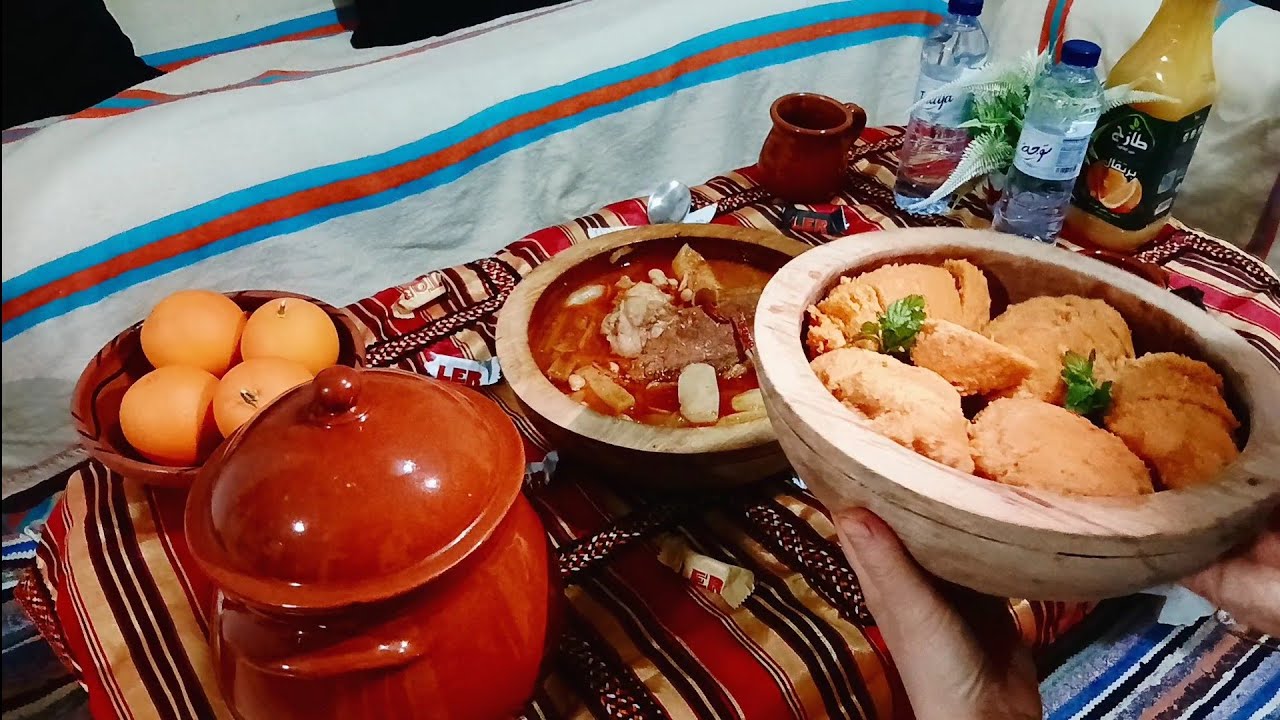 يناير في الريف وفي  أجواء طبيعية أكلة تكربابين  طبختي على الجمر مع ديكور تقليدي 