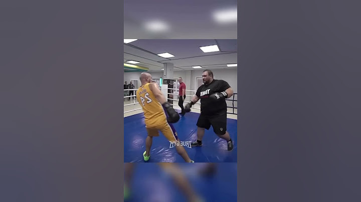 😲 Большая Папа НЕ ЧУВСТВУЕТ удары БОКСЕРА #shorts #mma #boxing