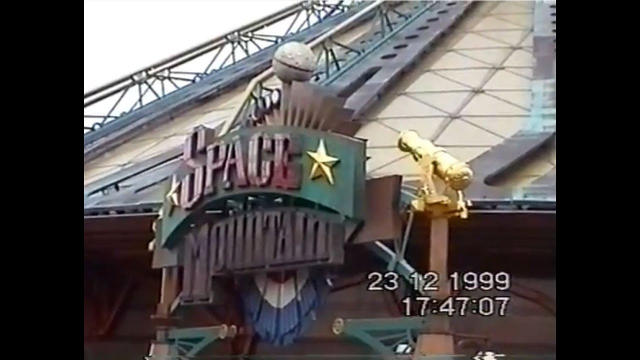 Space Mountain - De la Terre à la Lune (Queue Experience + On & Offride)