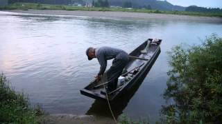 あゆの刺し網漁１（2013/8/27：鮭川）