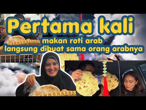 Pertama kali makan roti arab langsung dibuatin sama orang arabnya langsung 
