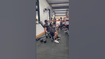 Bíceps sentado banco inclinado com halteres simultâneo