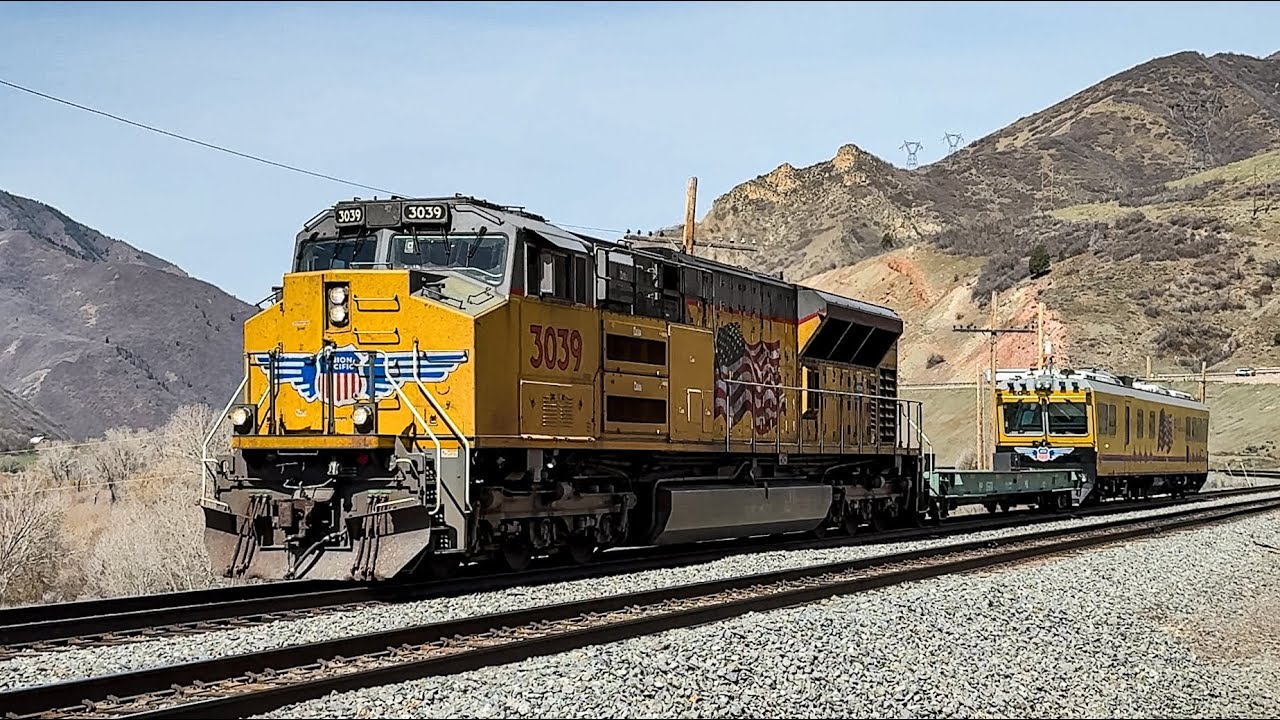 [4K] UP EC-5 Geometry train! - YouTube