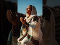 አግዘኝ አምላኬ ጠላት እንዳይጥለኝ ደካማ ነኝ እኔ አንተ ካልደገፍከኝ ባንተ ስለሆነ መቆም መራመዴ