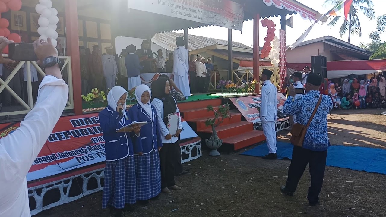 Paskibraka SMA Islama Pagerungan Besar (IPB)  dan SMPN 2 Sapeken HUT RI ke 74 di Pagerungan Besar.