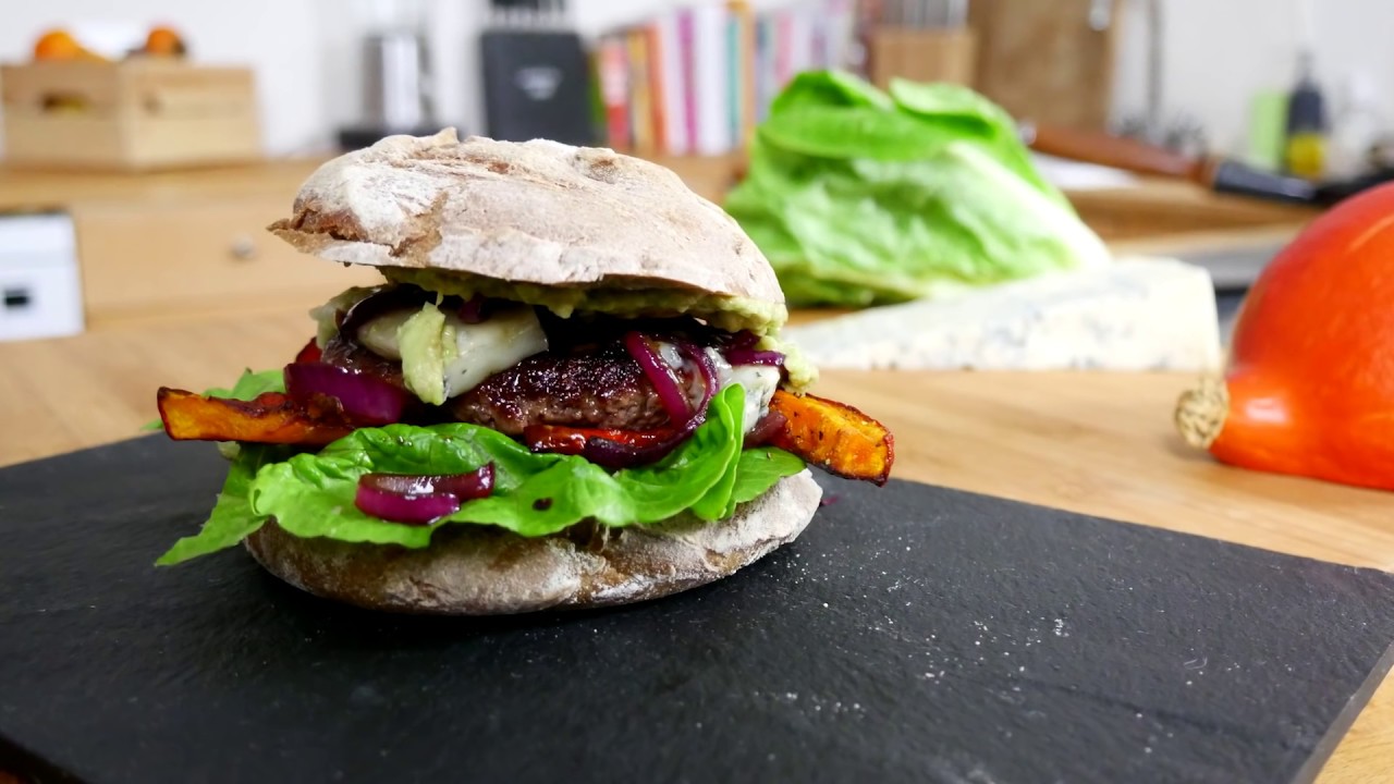 Hamburger mit Kürbis &amp; Balsamico Zwiebeln 🍔 Let&amp;#39;s Cook Burger - YouTube