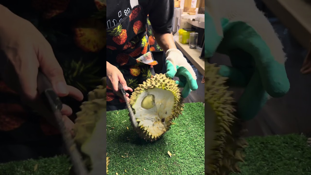 Expert Durian Cutting Technique