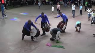 KÜLLÜM ORKESTRA DAVUL EKİBİ ÇALIYOR DAYI MÜTHİŞ OYNUYOR