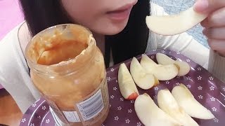 ASMR - Crunchy Apple and Peanut Butter |~Eating Sounds~| No Talking