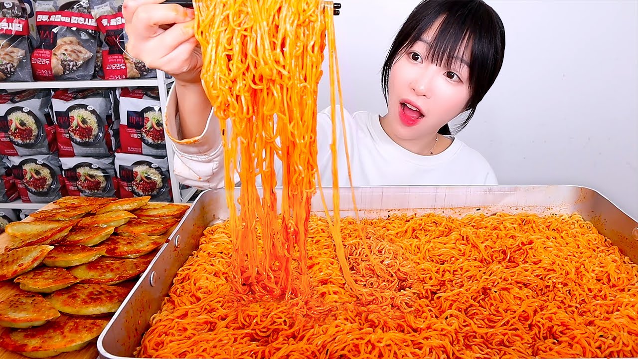 제 인생 비빔면과 군만두입니다🥹